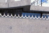 外構で防犯　塀の上にプチガードＳ1型　：ステンレス
